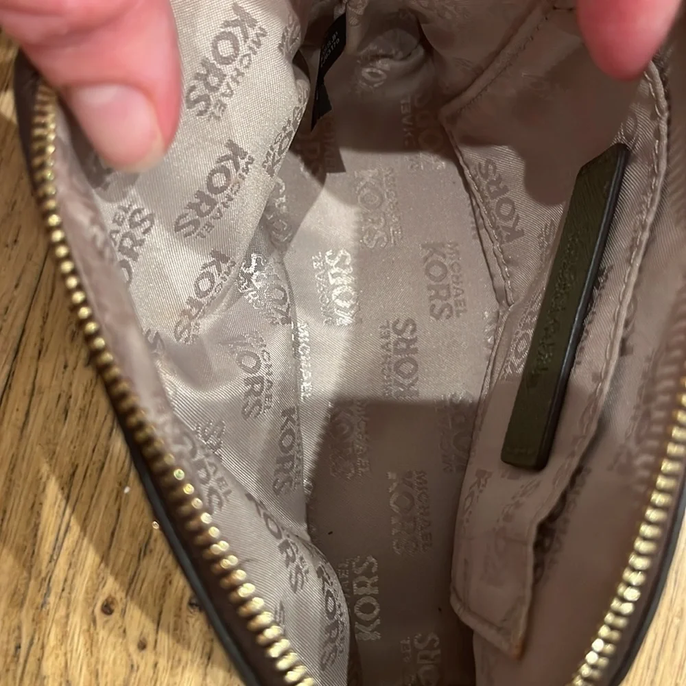 Michael Kors Jet Set palm print cosmetic case -excellent condition - - Picture 5 of 7